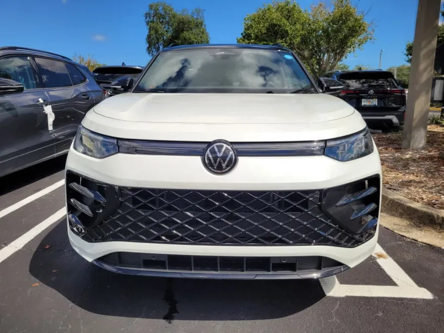 2025 Volkswagen Tiguan SE R-Line Black photo 1