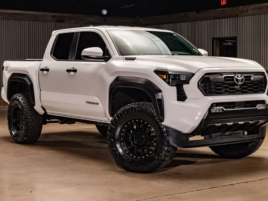 2025 Toyota Tacoma TRD Off-Road 4x4 Double Cab photo 1