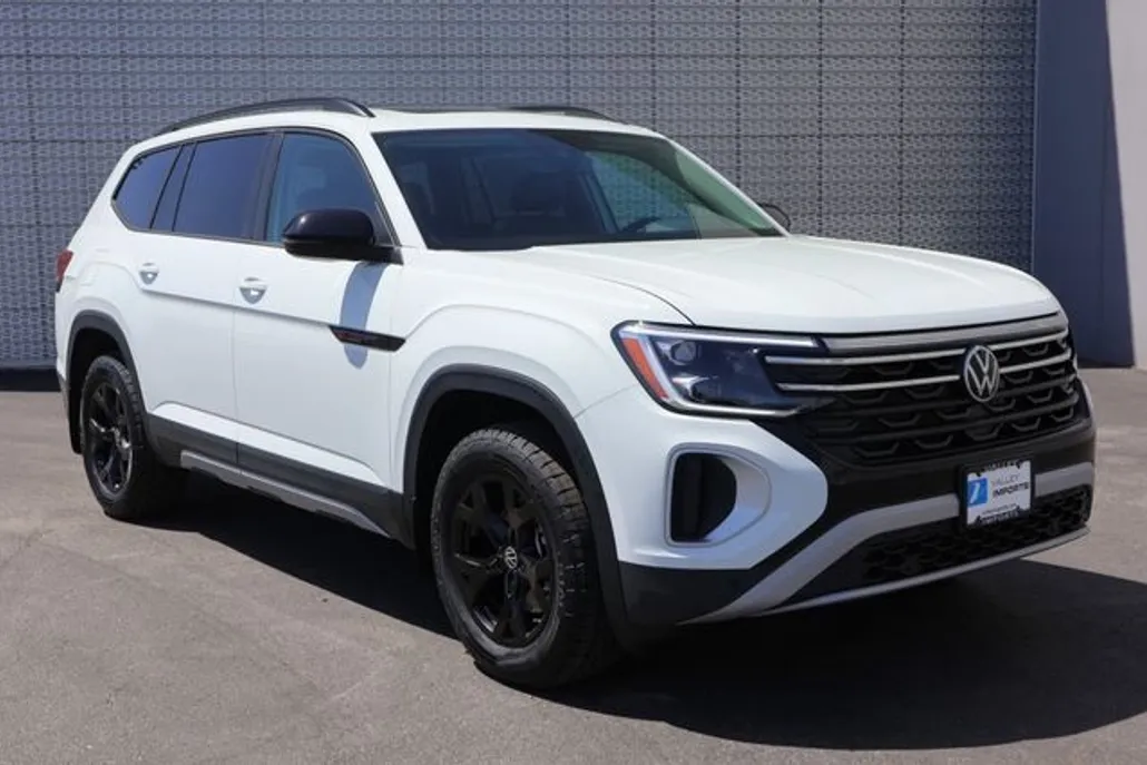 2025 Volkswagen Atlas Peak Edition SE photo 1
