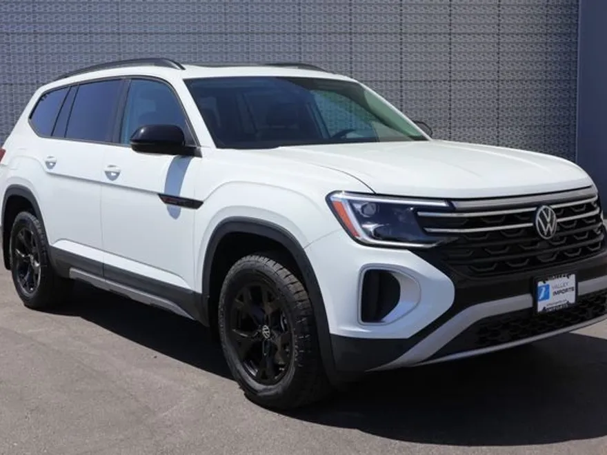 2025 Volkswagen Atlas Peak Edition SE photo 1