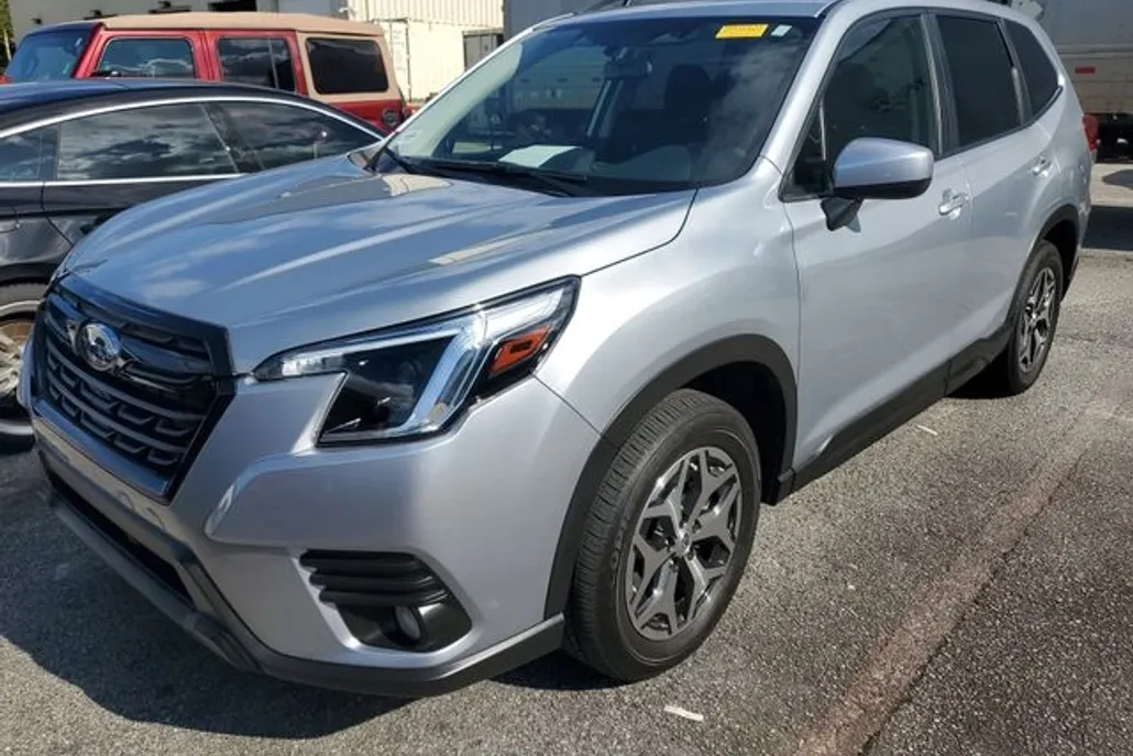2023 Subaru Forester Premium photo 1