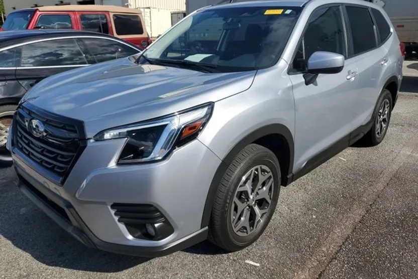 2023 Subaru Forester Premium photo 1