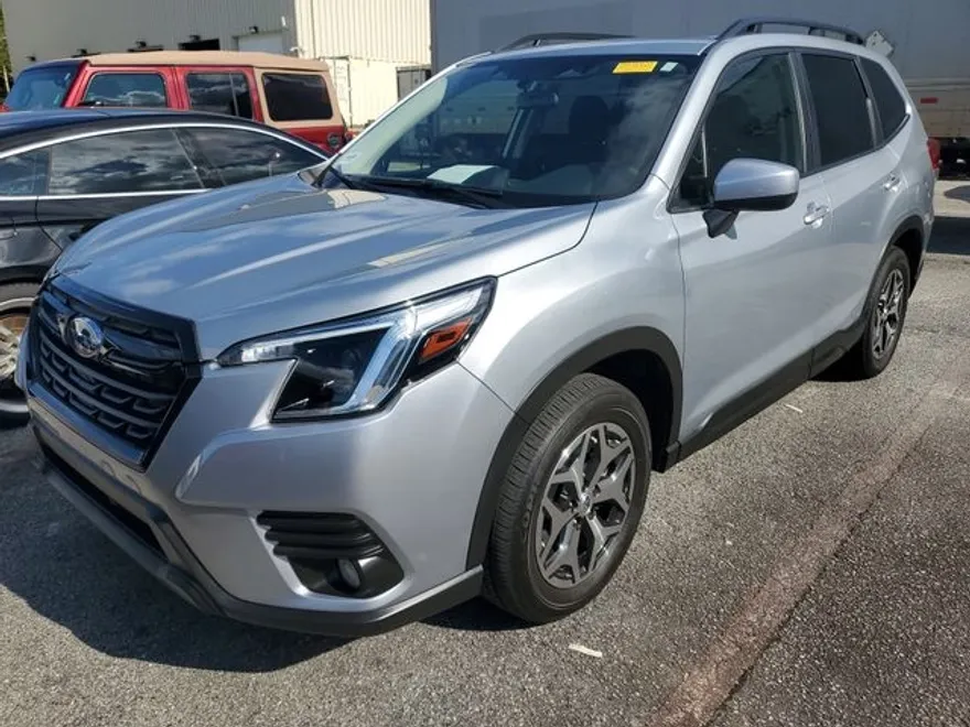 2023 Subaru Forester Premium photo 1