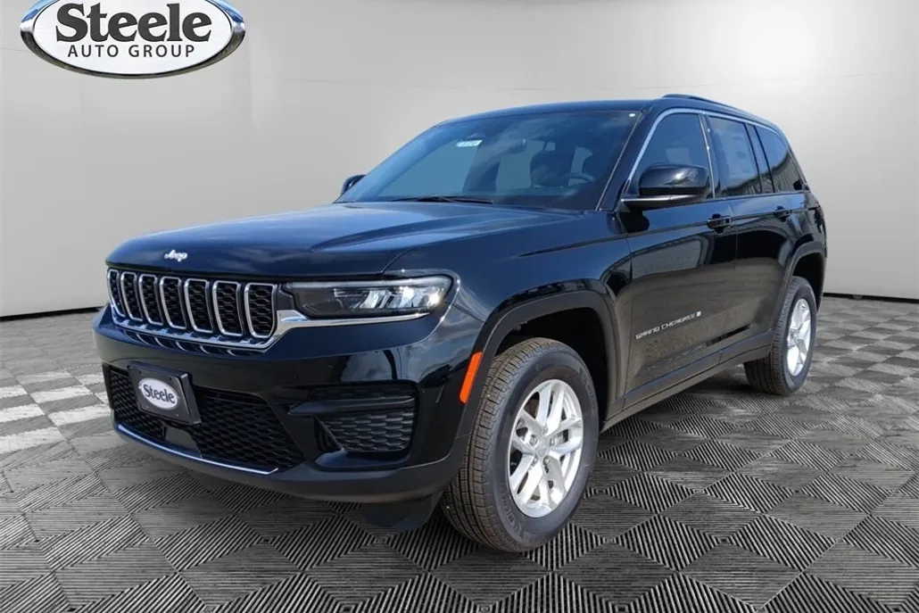 2024 Jeep Grand Cherokee Laredo photo 1
