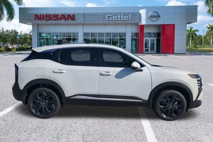 2025 Nissan Kicks SR photo 1