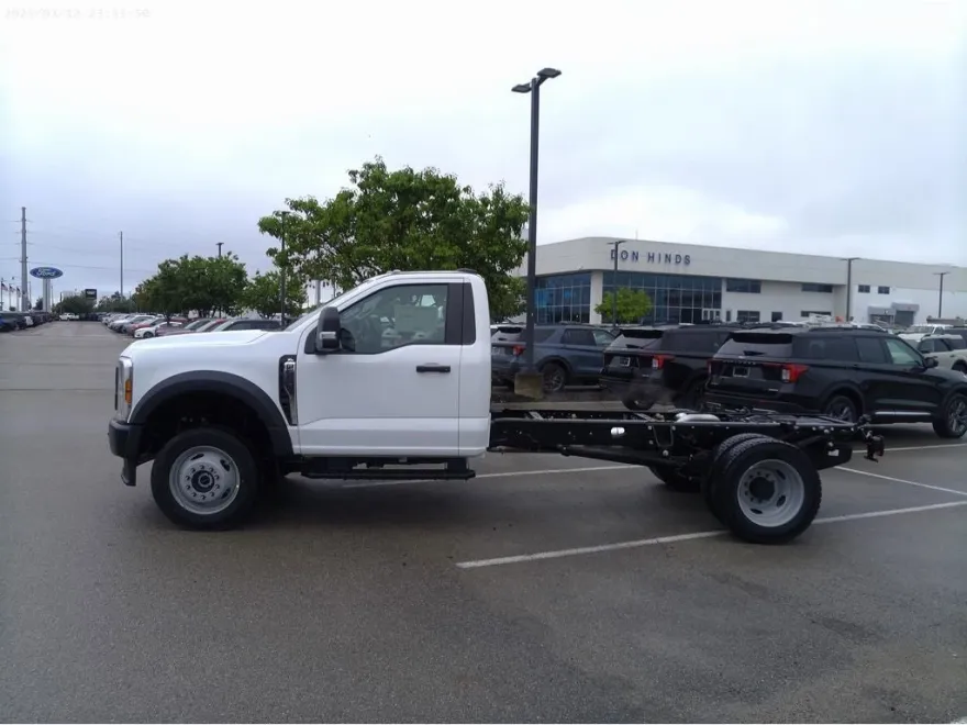 2025 Ford F-550 XL photo 1