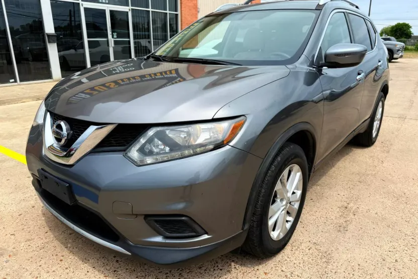 2016 Nissan Rogue SV photo 1