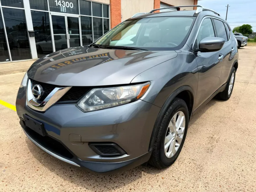 2016 Nissan Rogue SV photo 1