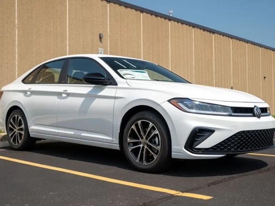 2025 Volkswagen Jetta 1.5T Sport photo 1