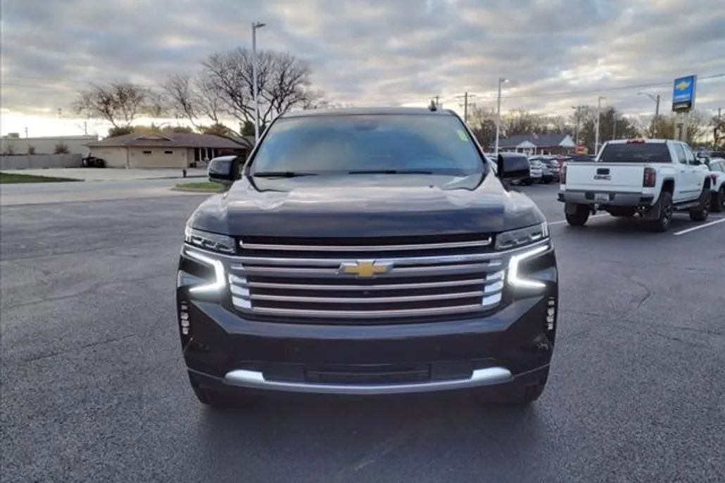 2023 Chevrolet Suburban High Country photo 1