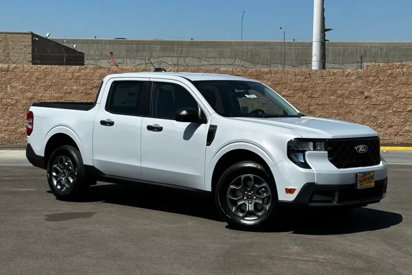 2025 Ford Maverick XLT photo 1