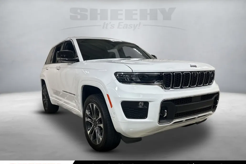 2023 Jeep Grand Cherokee Overland photo 1