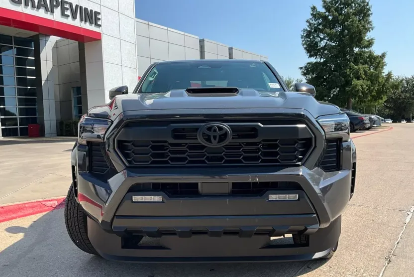 2025 Toyota Tacoma TRD Sport photo 1
