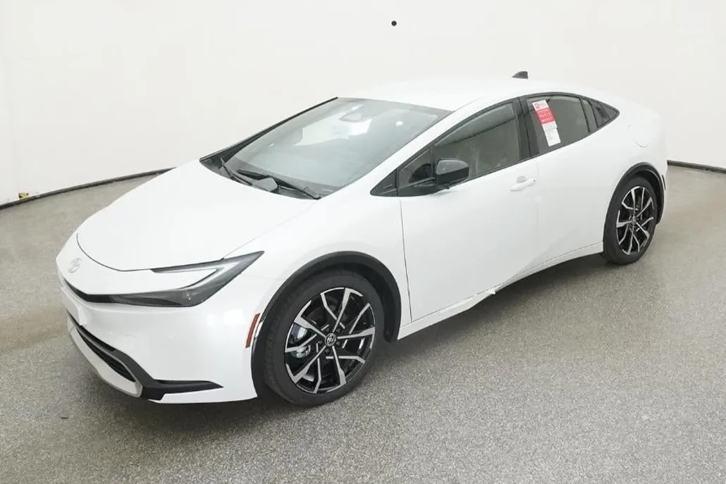 2026 Toyota Prius Plug-in Hybrid XSE photo 1