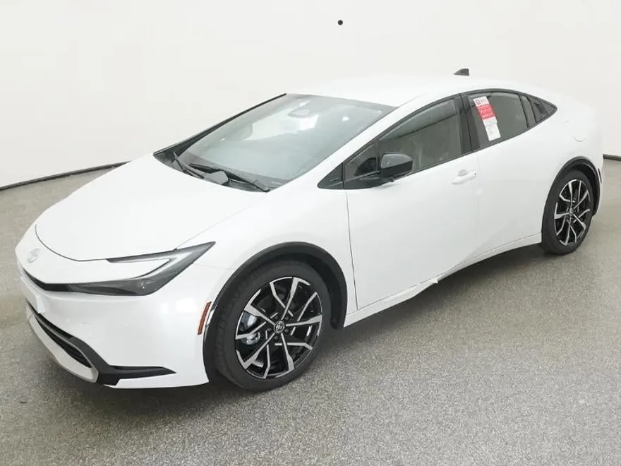 2026 Toyota Prius Plug-in Hybrid XSE photo 1