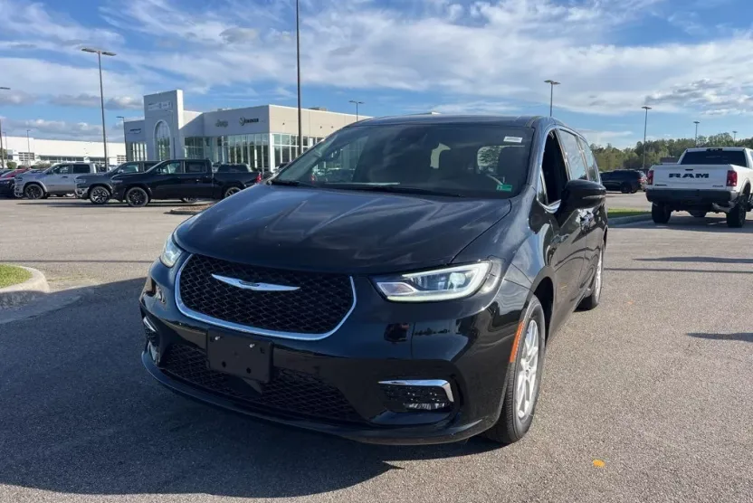2026 Chrysler Pacifica photo 1