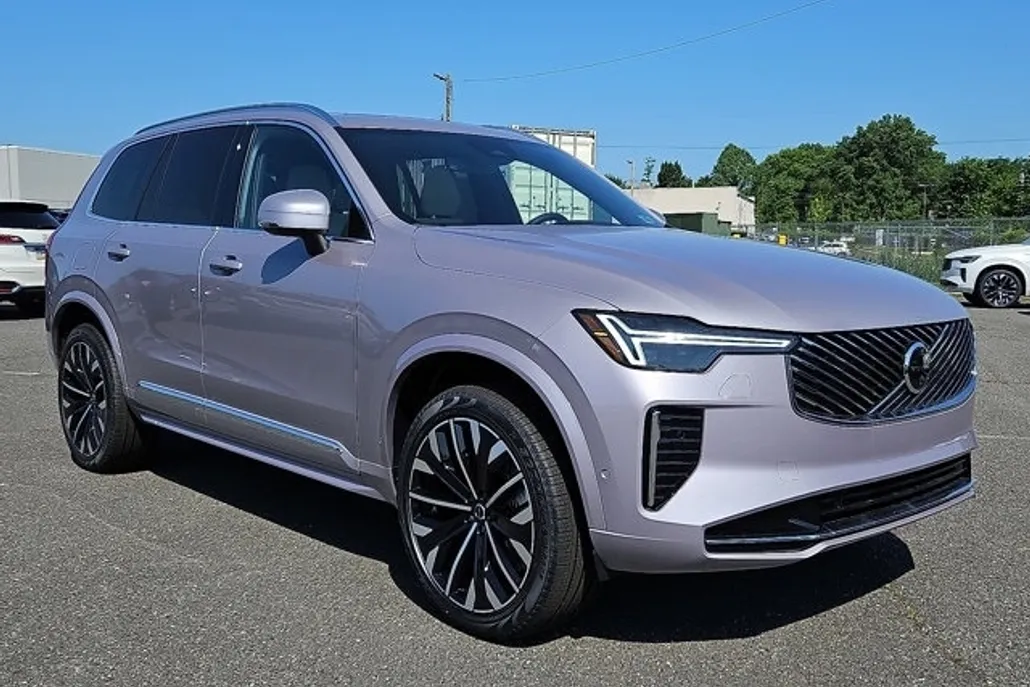 2026 Volvo XC90 B5 AWD Plus photo 1