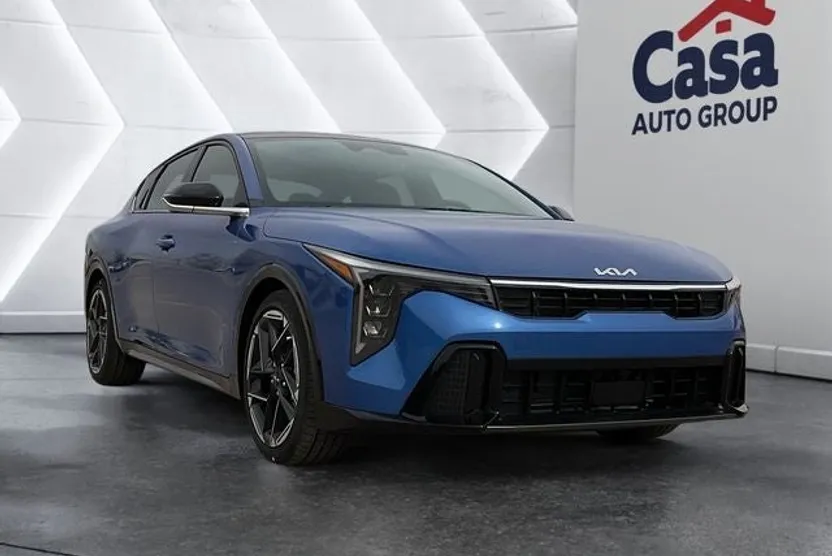 2025 Kia K4 GT-Line photo 1