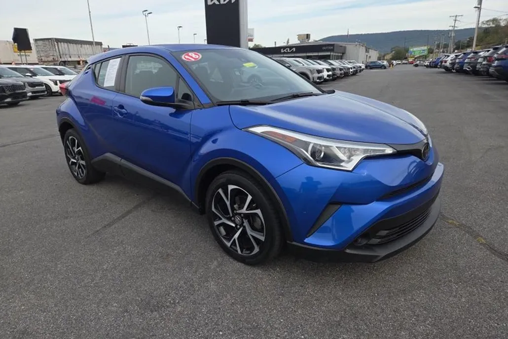 2018 Toyota C-HR XLE photo 1
