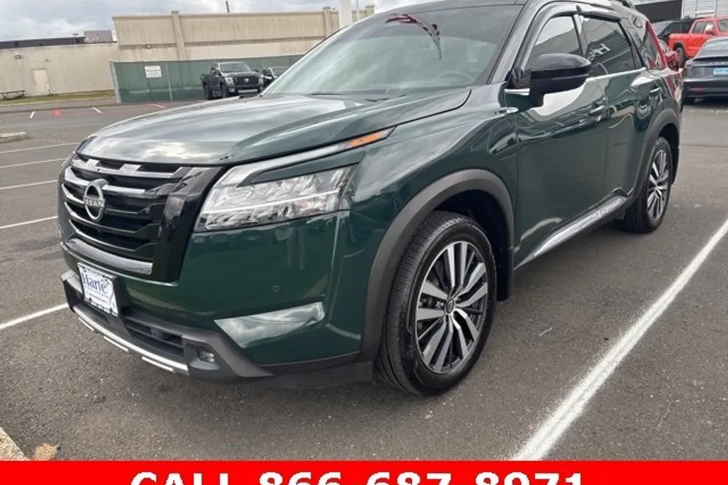 2022 Nissan Pathfinder Platinum photo 1