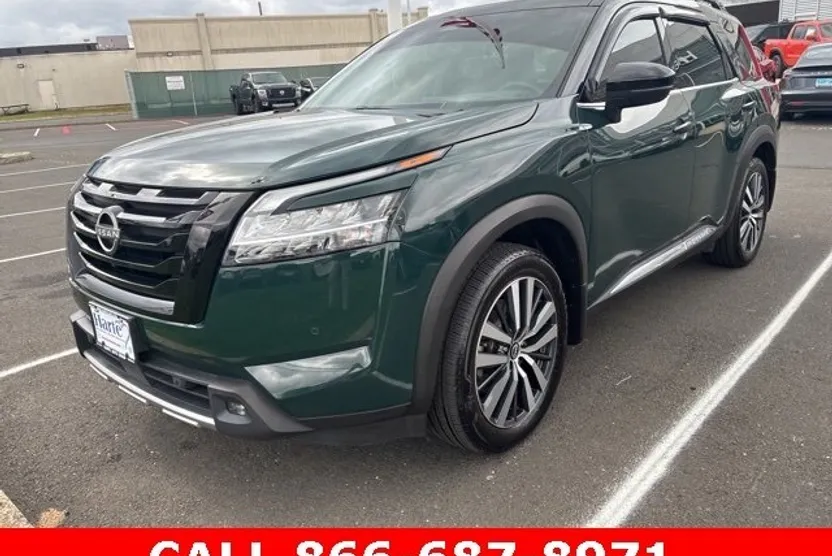 2022 Nissan Pathfinder Platinum photo 1