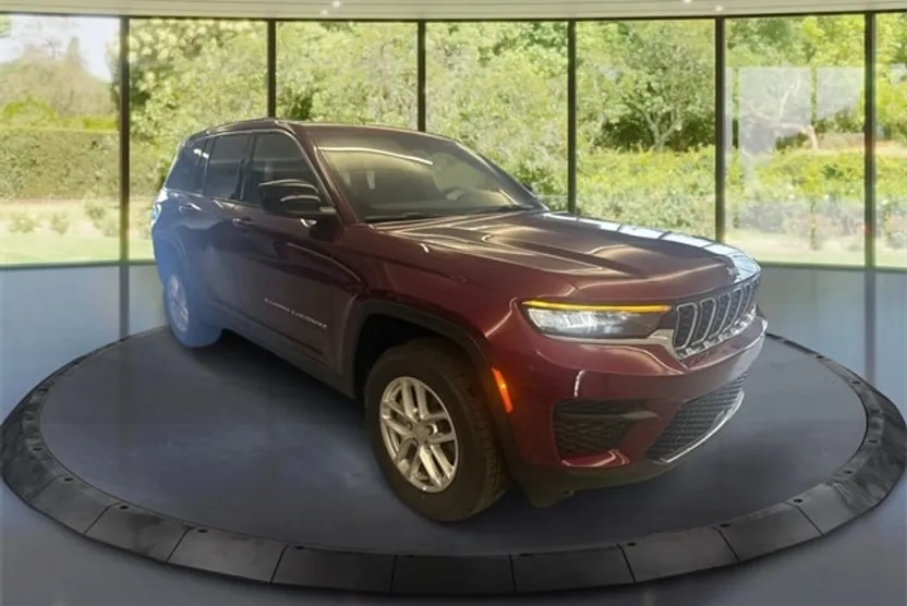 2025 Jeep Grand Cherokee Laredo photo 1