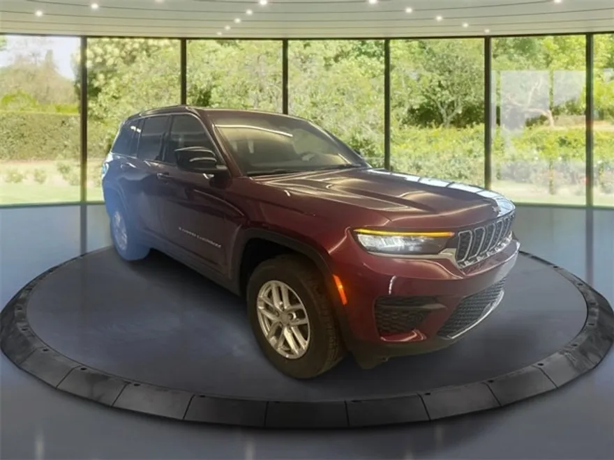 2025 Jeep Grand Cherokee Laredo photo 1