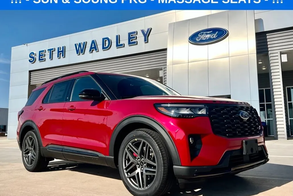 2025 Ford Explorer ST photo 1