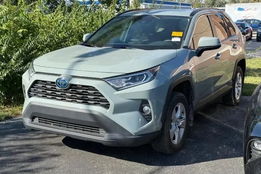2020 Toyota RAV4 Hybrid XLE photo 1