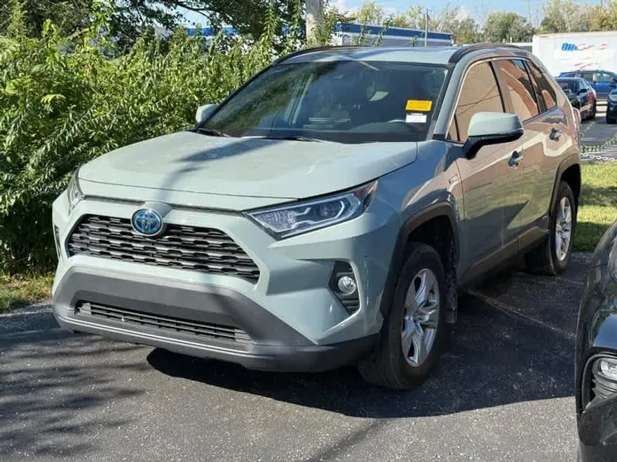 2020 Toyota RAV4 Hybrid XLE photo 1