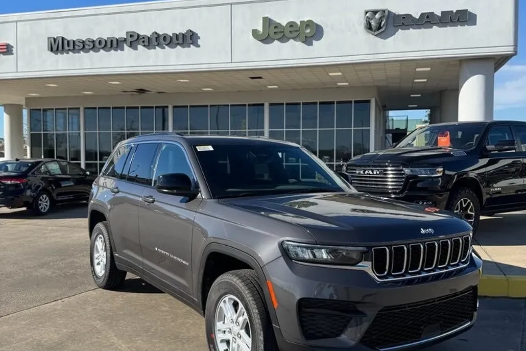 2025 Jeep Grand Cherokee Laredo photo 1