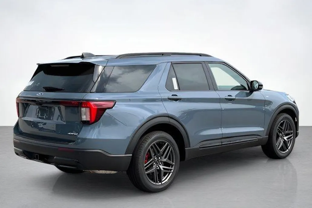 2025 Ford Explorer ST-Line photo 1
