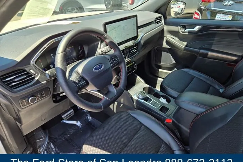 2024 Ford Escape ST-Line photo 1