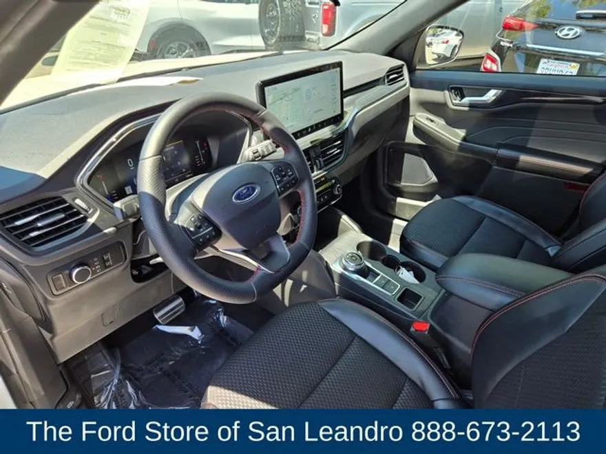 2024 Ford Escape ST-Line photo 1