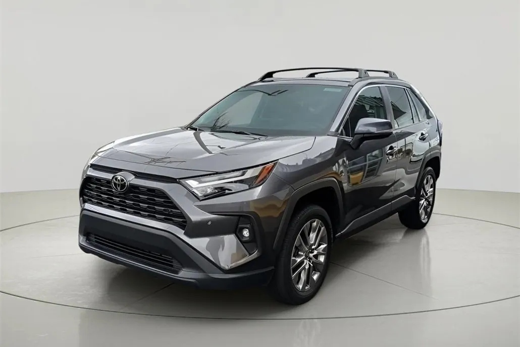 2023 Toyota RAV4 XLE Premium photo 1