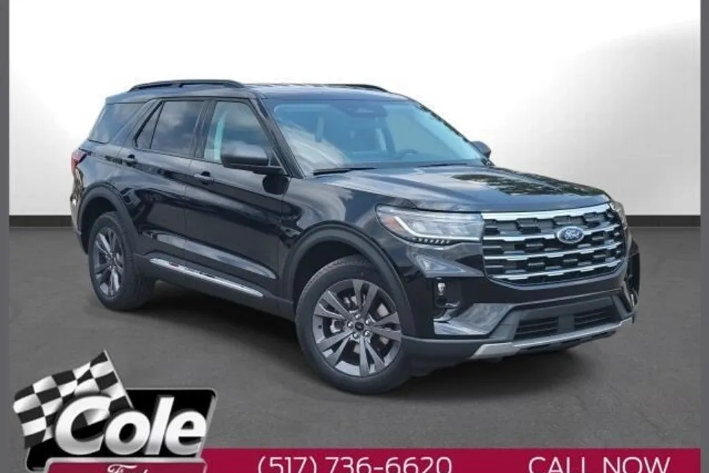 2025 Ford Explorer photo 1