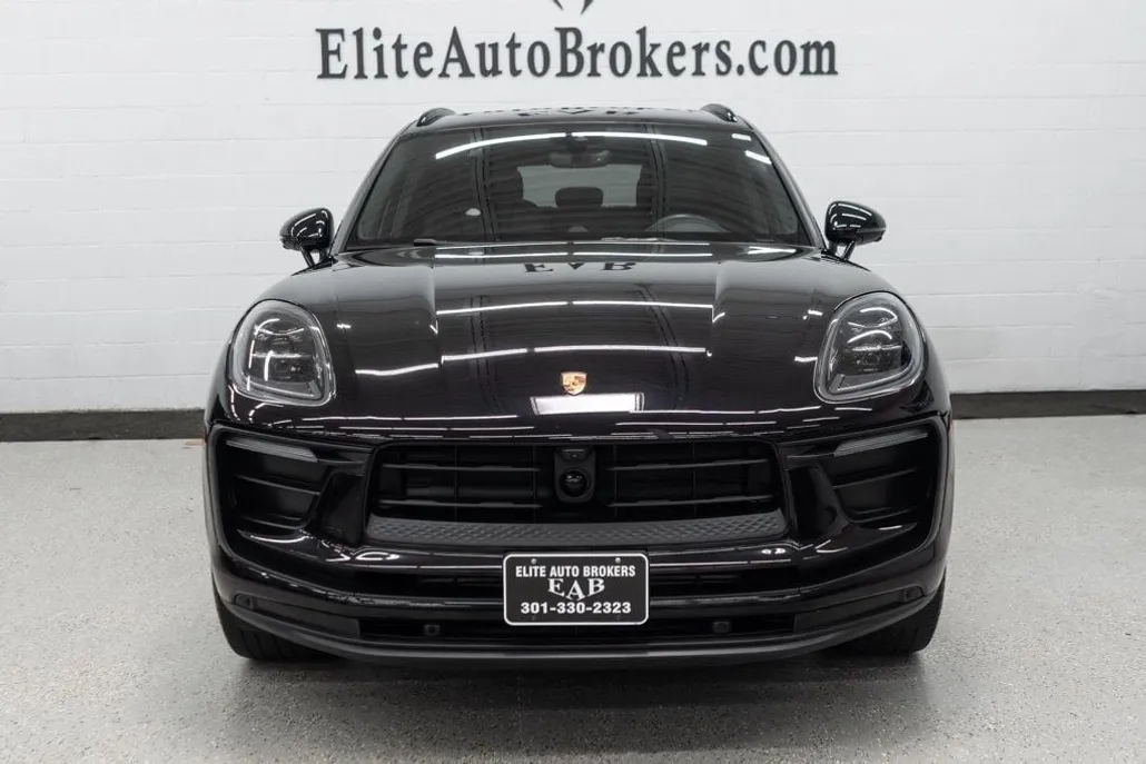 2023 Porsche Macan Base photo 1