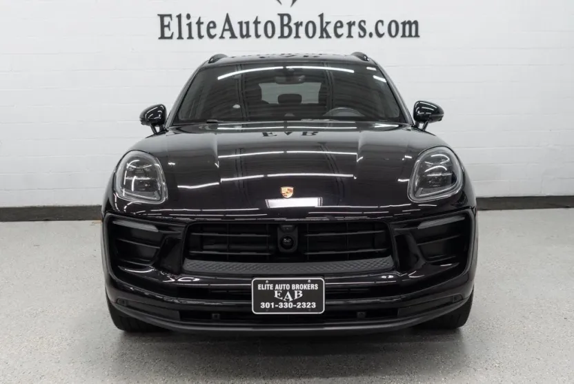2023 Porsche Macan Base photo 1