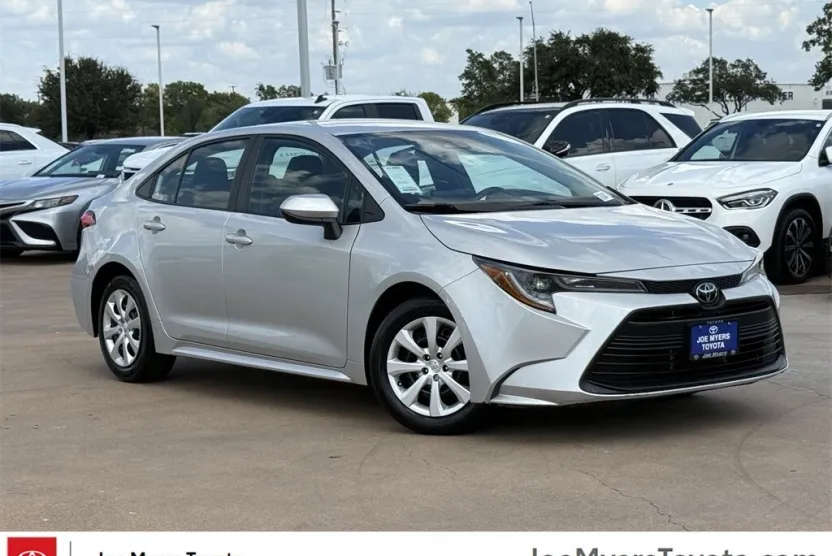 2024 Toyota Corolla LE photo 1
