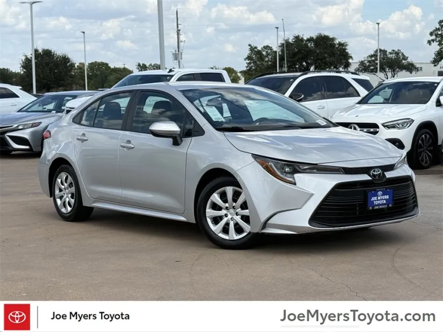 2024 Toyota Corolla LE photo 1