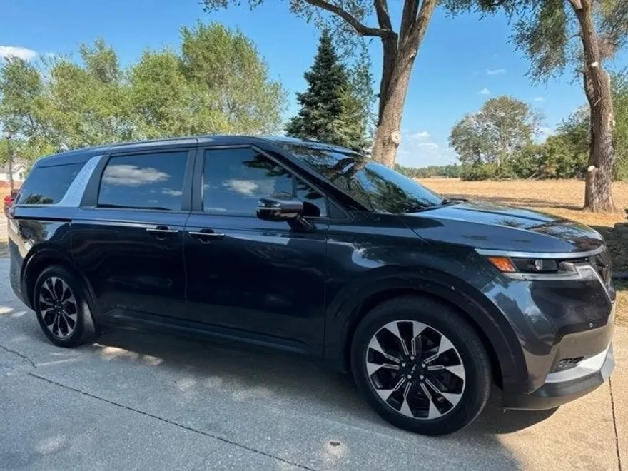 2024 Kia Carnival EX photo 1