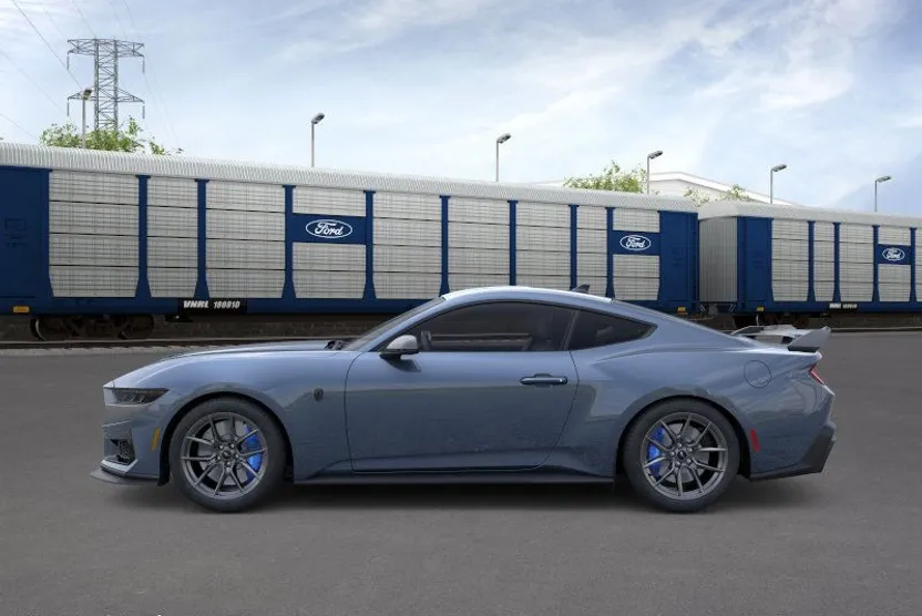 2025 Ford Mustang Dark Horse photo 1