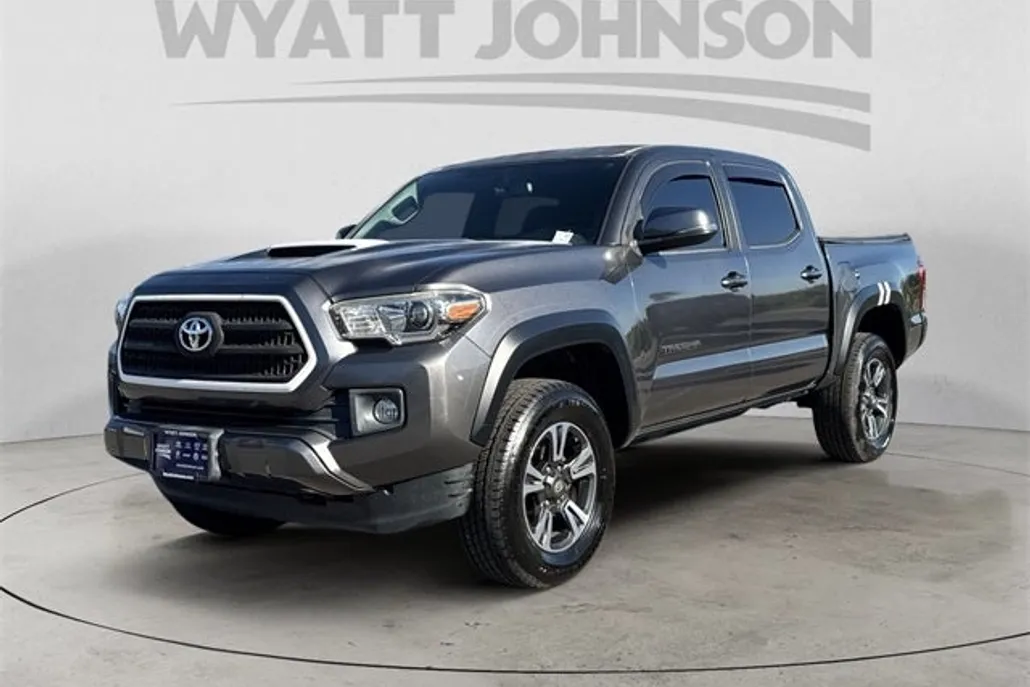 2017 Toyota Tacoma SR5 photo 1