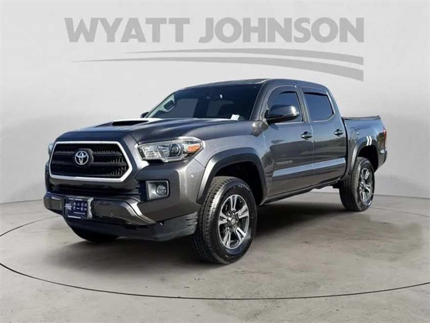 2017 Toyota Tacoma SR5 photo 1