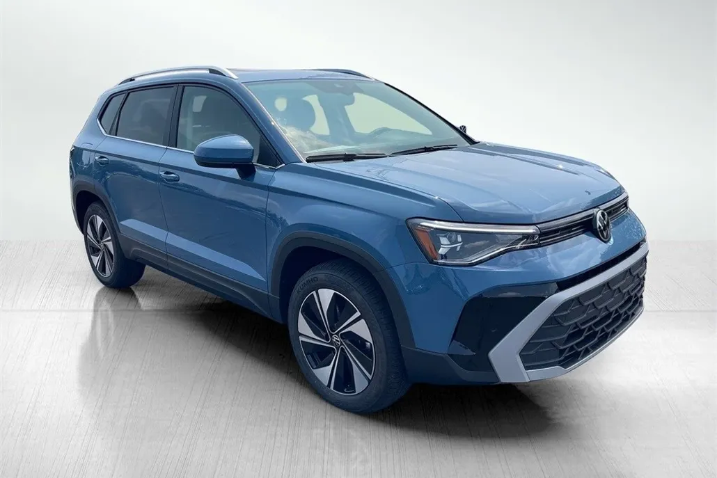 2025 Volkswagen Taos SE photo 1