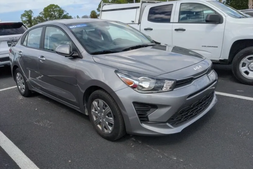 2023 Kia Rio S photo 1