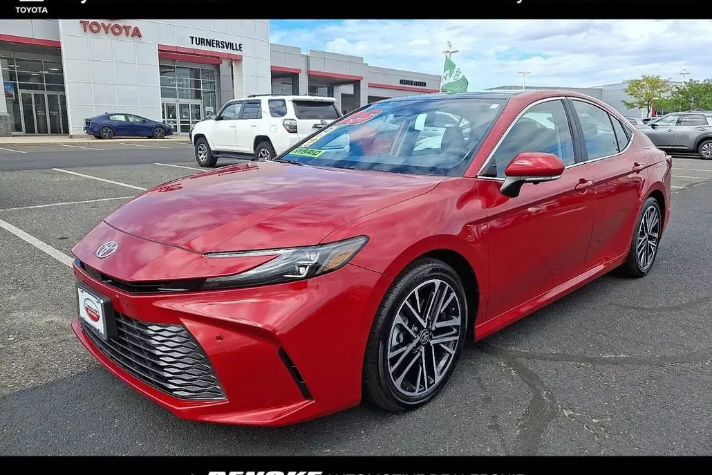 2025 Toyota Camry XLE photo 1