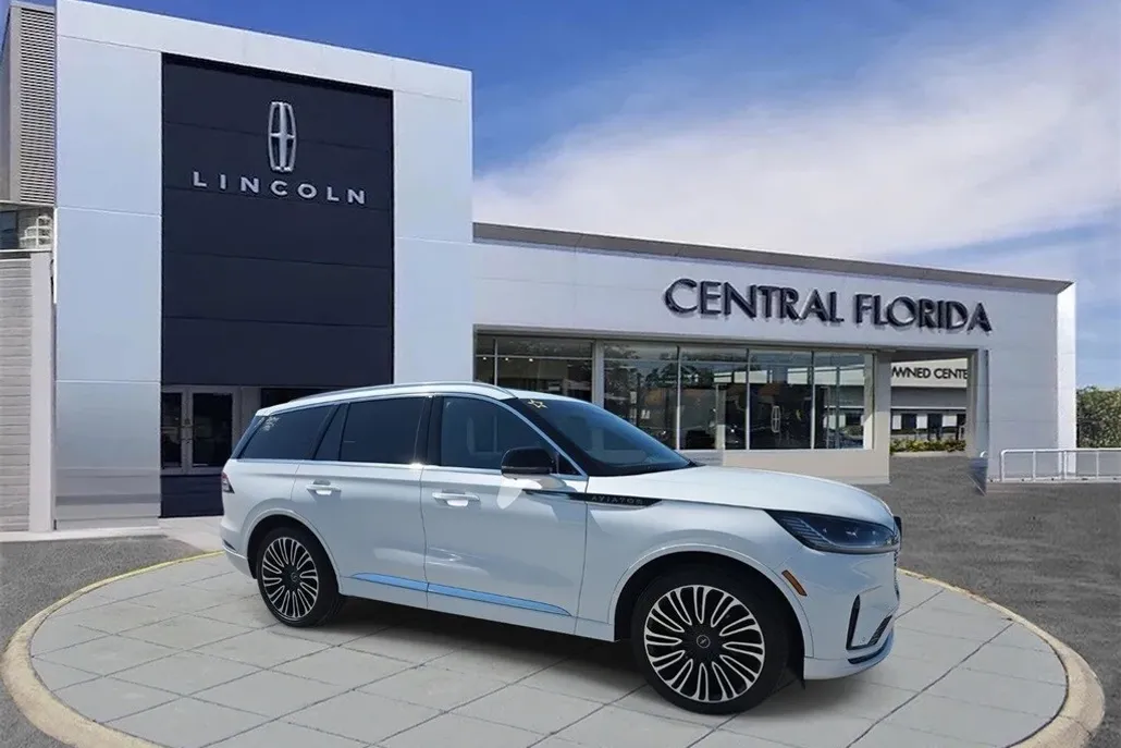 2025 Lincoln Aviator Black Label photo 1