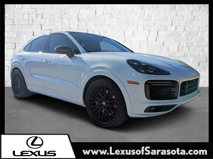 2023 Porsche Cayenne GTS Coupe photo 1