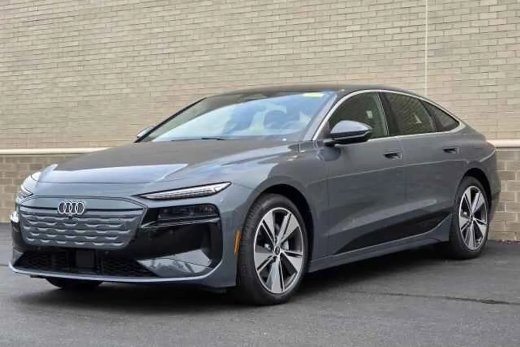 2025 Audi A6 Premium Plus Quattro photo 1